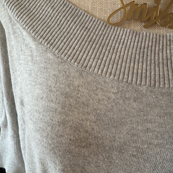 CAbi Women's Dolman Light Gray Top- Small - Picture 3 of 8